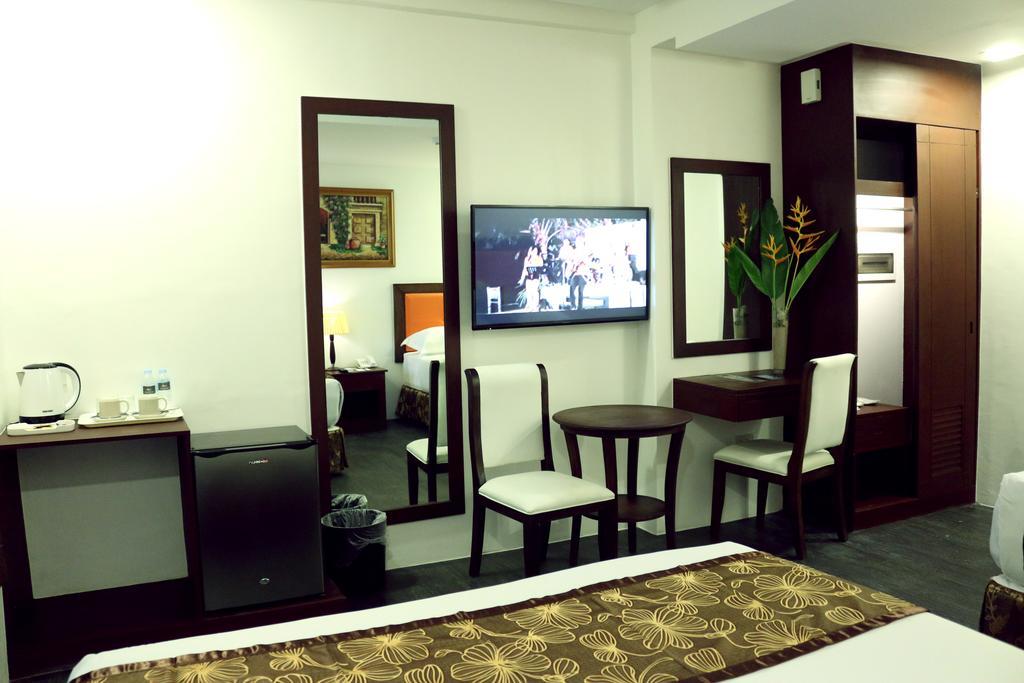 Paradise Garden And Convention Center Boracay Powered By Aston Hotel 4*