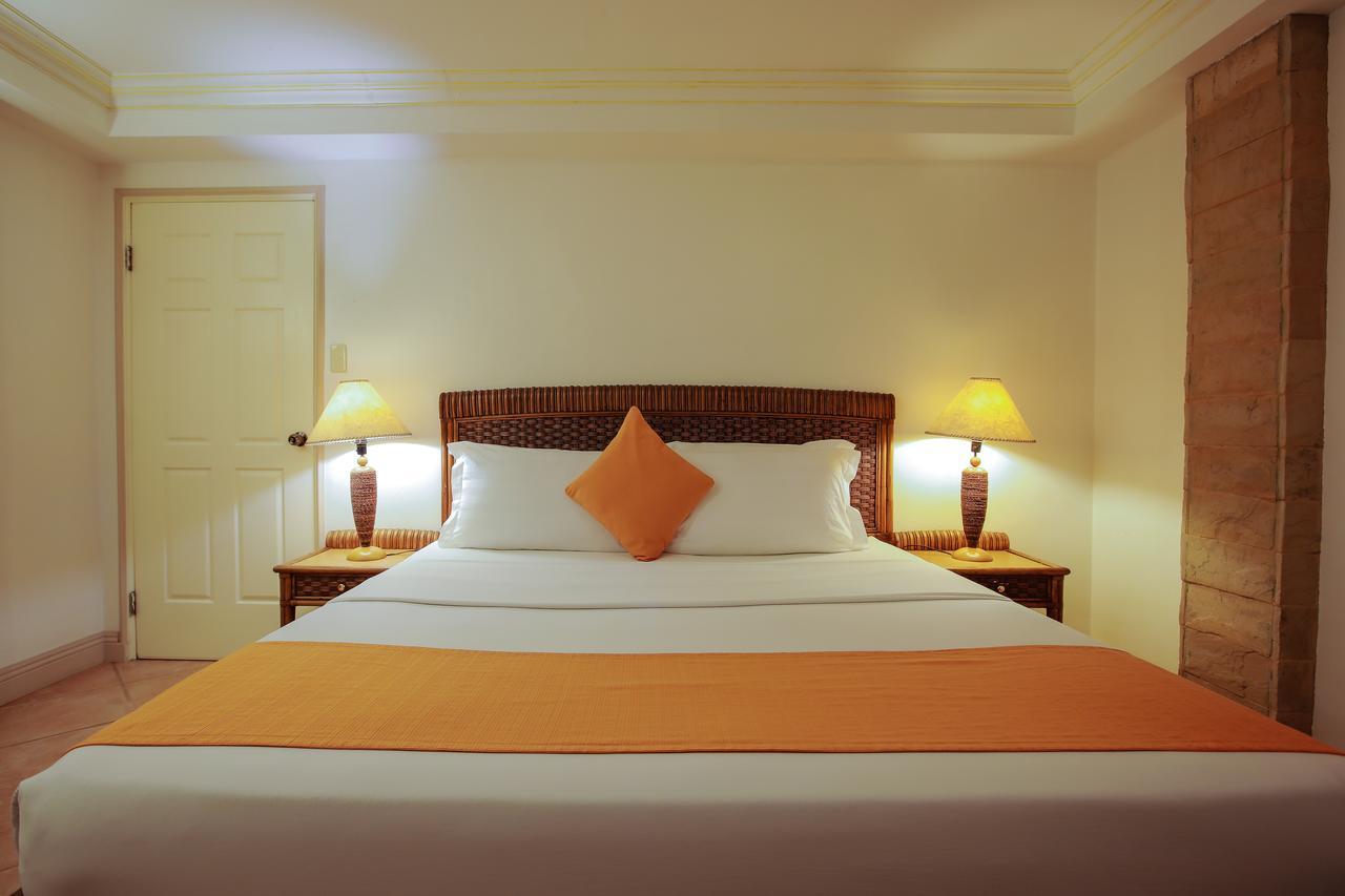 Paradise Garden And Convention Center Boracay Powered By Aston Hotel 4*