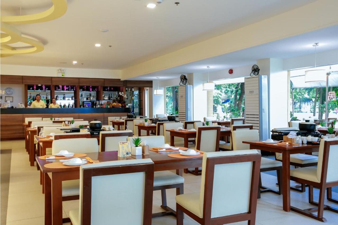 Paradise Garden And Convention Center Boracay Powered By Aston Hotel