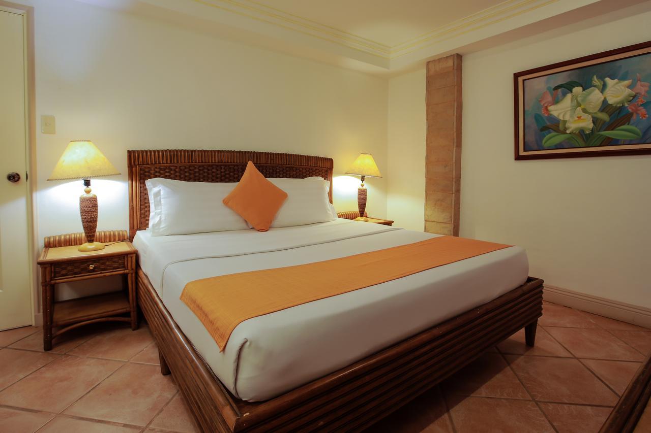 Paradise Garden And Convention Center Boracay Powered By Aston