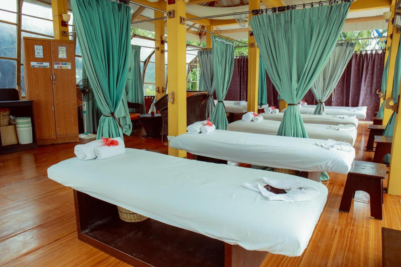 Paradise Garden And Convention Center Boracay Powered By Aston Hotel 4*